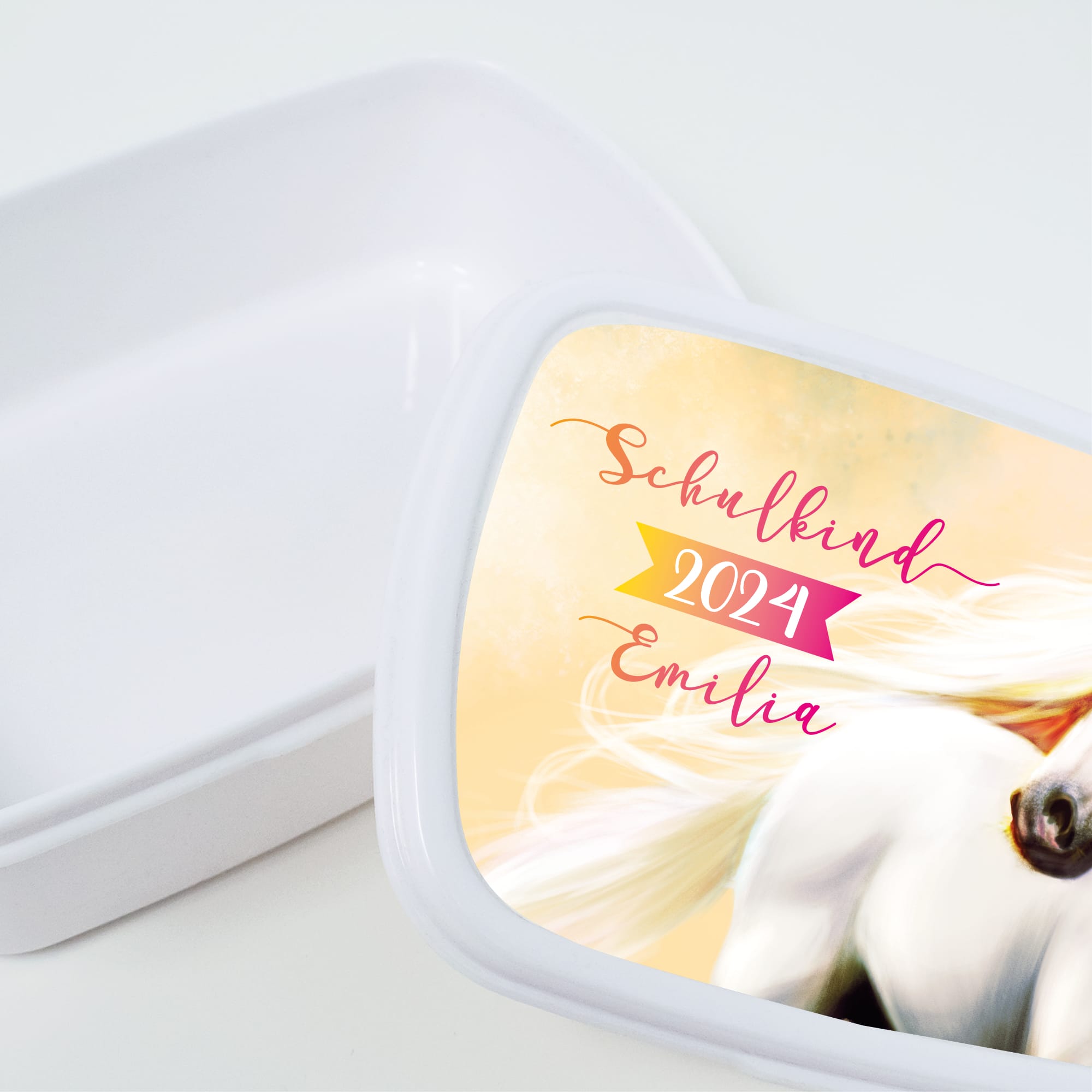 Auf dem Bild ist das Produkt: Brotdose Pferd personalisiert mit Wunschnamen Vesperbox Geschenk anpassbar Einschulung Mädchen zum Preis von €19.9 abgebildet.