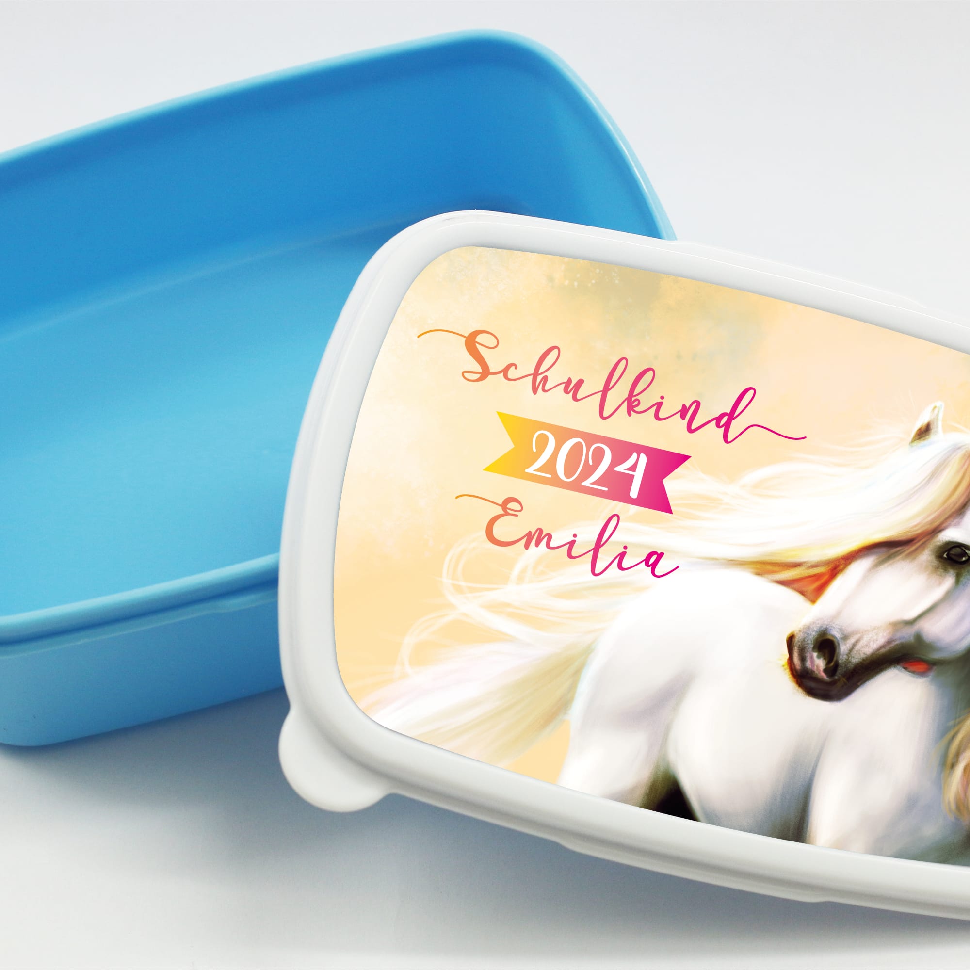 Auf dem Bild ist das Produkt: Brotdose Pferd personalisiert mit Wunschnamen Vesperbox Geschenk anpassbar Einschulung Mädchen zum Preis von €19.9 abgebildet.