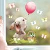 Auf dem Bild ist das Produkt: Fensterbild Frühling Ostern Hase Luftballon Schmetterlinge Fensterdeko Wiederverwendbar Kinderzimmer Kind Frühlingsdeko Osterdeko zum Preis von €13.9 abgebildet.