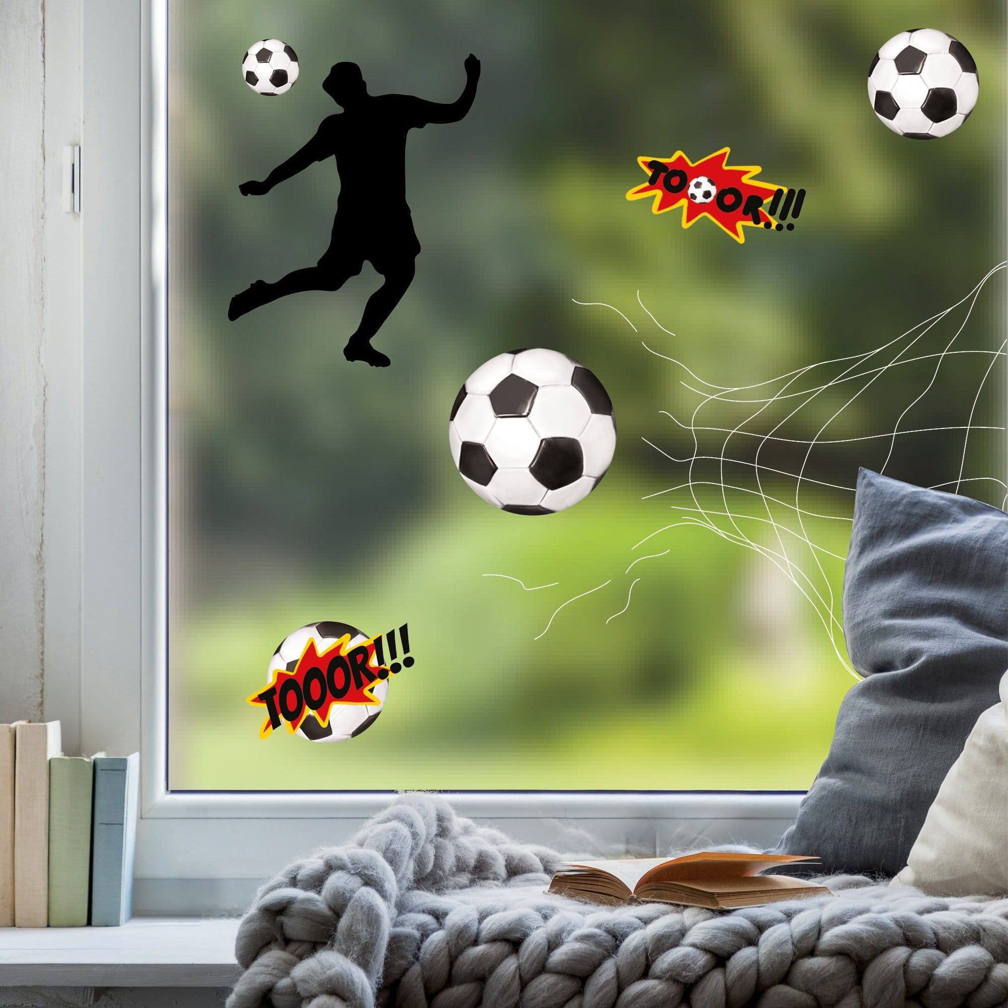 Fensterbild Fußballer Kinderzimmer Fussball Fußballnetz Tor Junge EM WM Sport wiederverwendbar Fenstersticker Fußballspieler