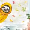 Auf dem Bild ist das Produkt: Fensterbild reinschauendes Faultier mit gelber Regenjacke bunte Blätter Herbst herbstlicher Fensteraufkleber Fensterdeko Herbstdeko zum Preis von €13.9 abgebildet.