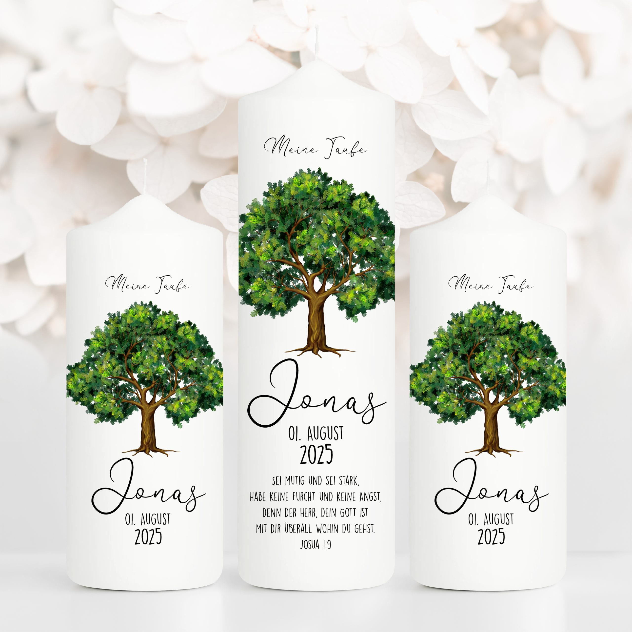 Auf dem Bild ist das Produkt: Taufkerze Junge Mädchen Lebensbaum Kerze Baum Eiche bedruckt mit Namen, Datum und auf Wunsch eigenem, vorgegebenem oder keinem Taufspruch zum Preis von €6.4 abgebildet.