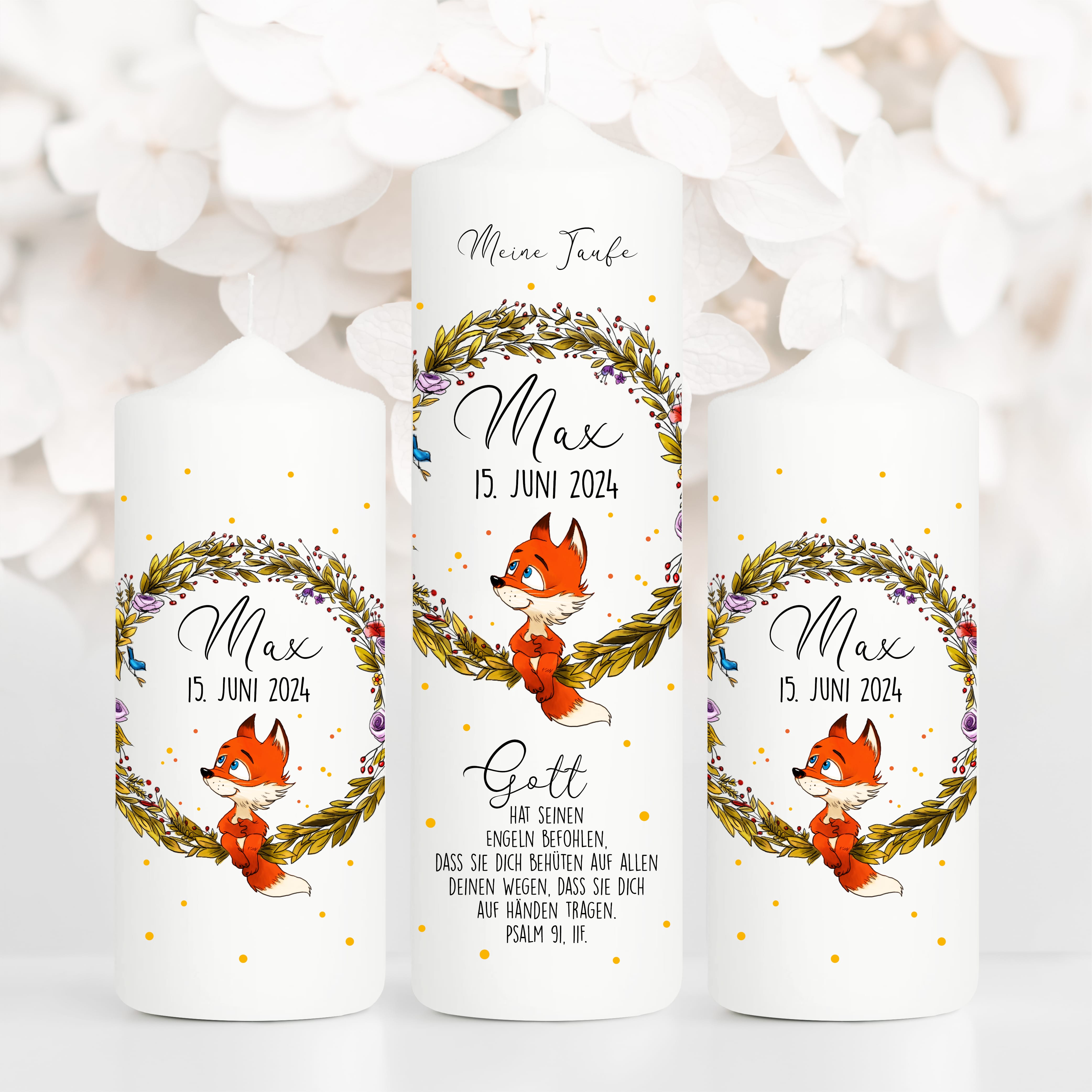 Auf dem Bild ist das Produkt: Taufkerze Blumenkranz Fuchs Kerze zur Taufe oder Geburt Kranz personalisiert mit Name Datum Taufspruch Waldtier zum Preis von €6.40 abgebildet.