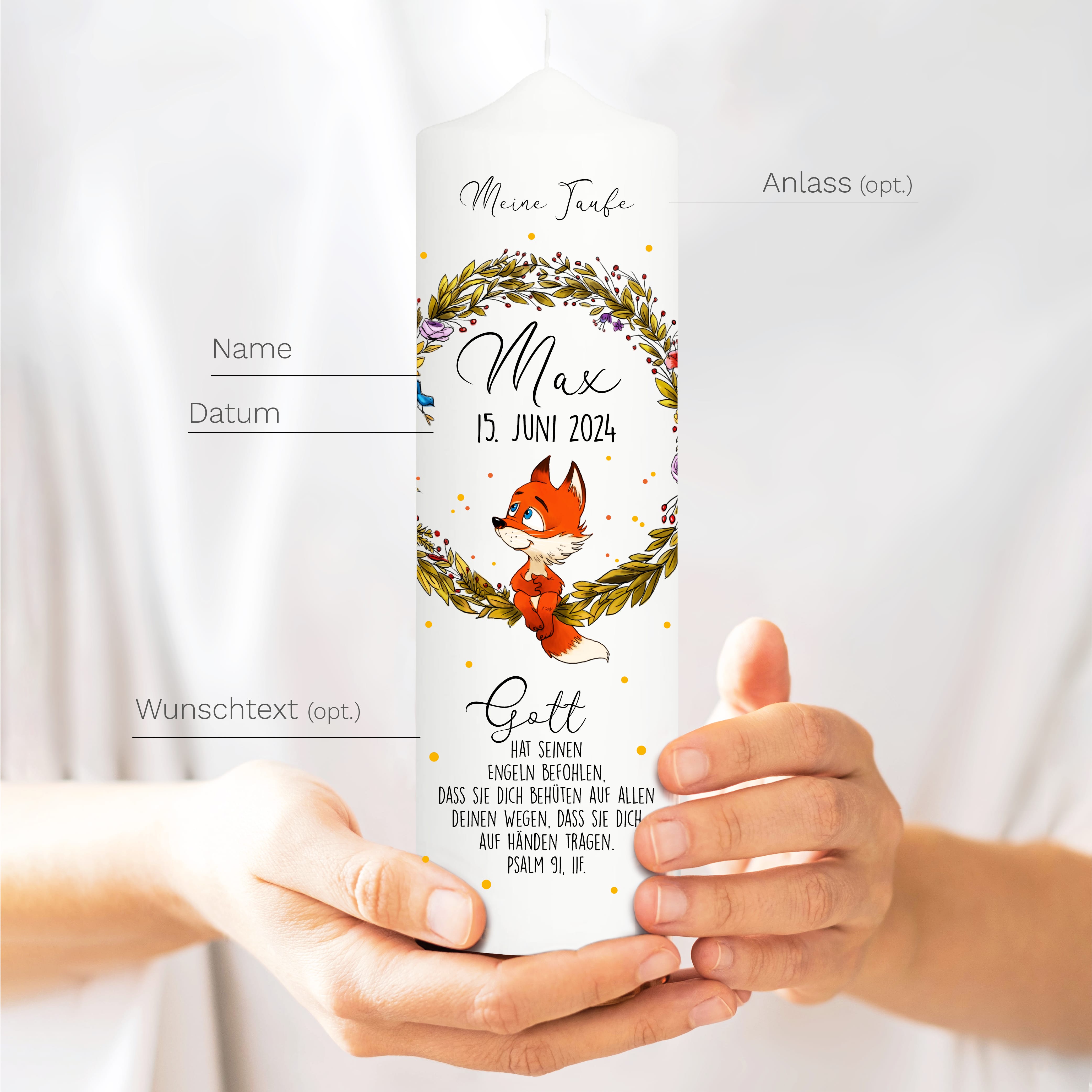 Auf dem Bild ist das Produkt: Taufkerze Blumenkranz Fuchs Kerze zur Taufe oder Geburt Kranz personalisiert mit Name Datum Taufspruch Waldtier zum Preis von €6.40 abgebildet.