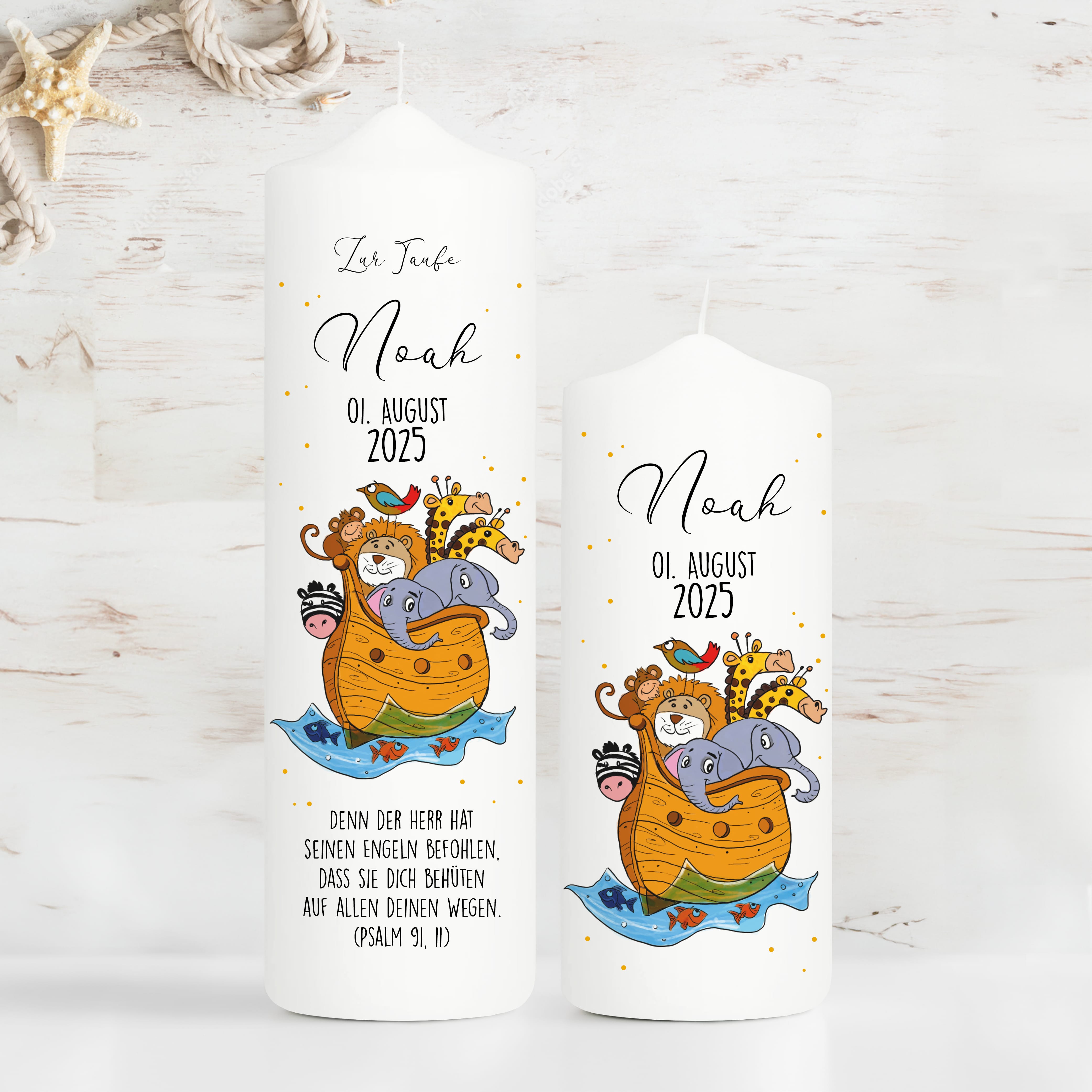 Auf dem Bild ist das Produkt: Taufkerze Arche Noah weiße Kerze zur Taufe oder Geburt Boot Tiere Taufspruch mit Wunschname & Datum zum Preis von €6.40 abgebildet.