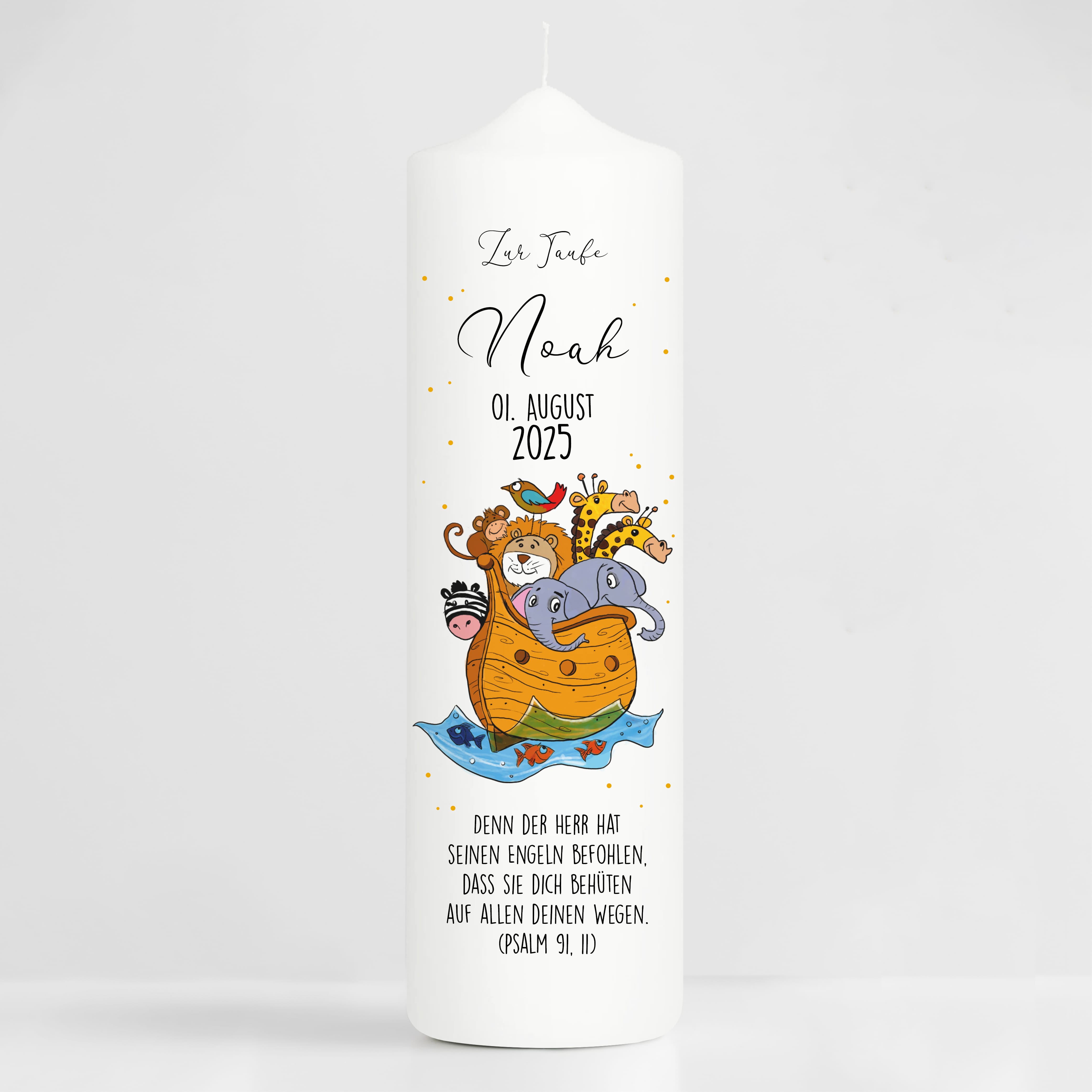 Auf dem Bild ist das Produkt: Taufkerze Arche Noah weiße Kerze zur Taufe oder Geburt Boot Tiere Taufspruch mit Wunschname & Datum zum Preis von €6.40 abgebildet.