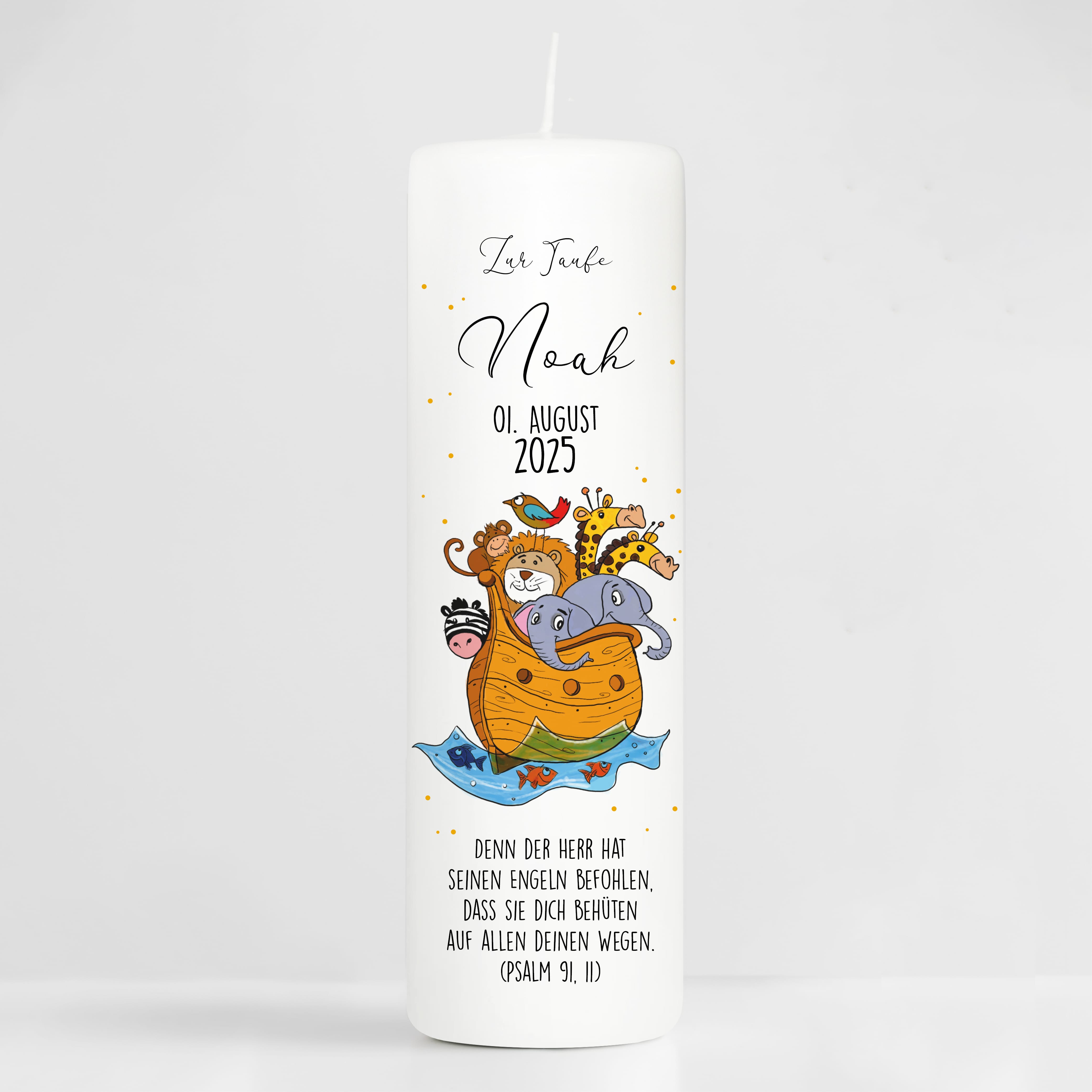 Auf dem Bild ist das Produkt: Taufkerze Arche Noah weiße Kerze zur Taufe oder Geburt Boot Tiere Taufspruch mit Wunschname & Datum zum Preis von €6.40 abgebildet.
