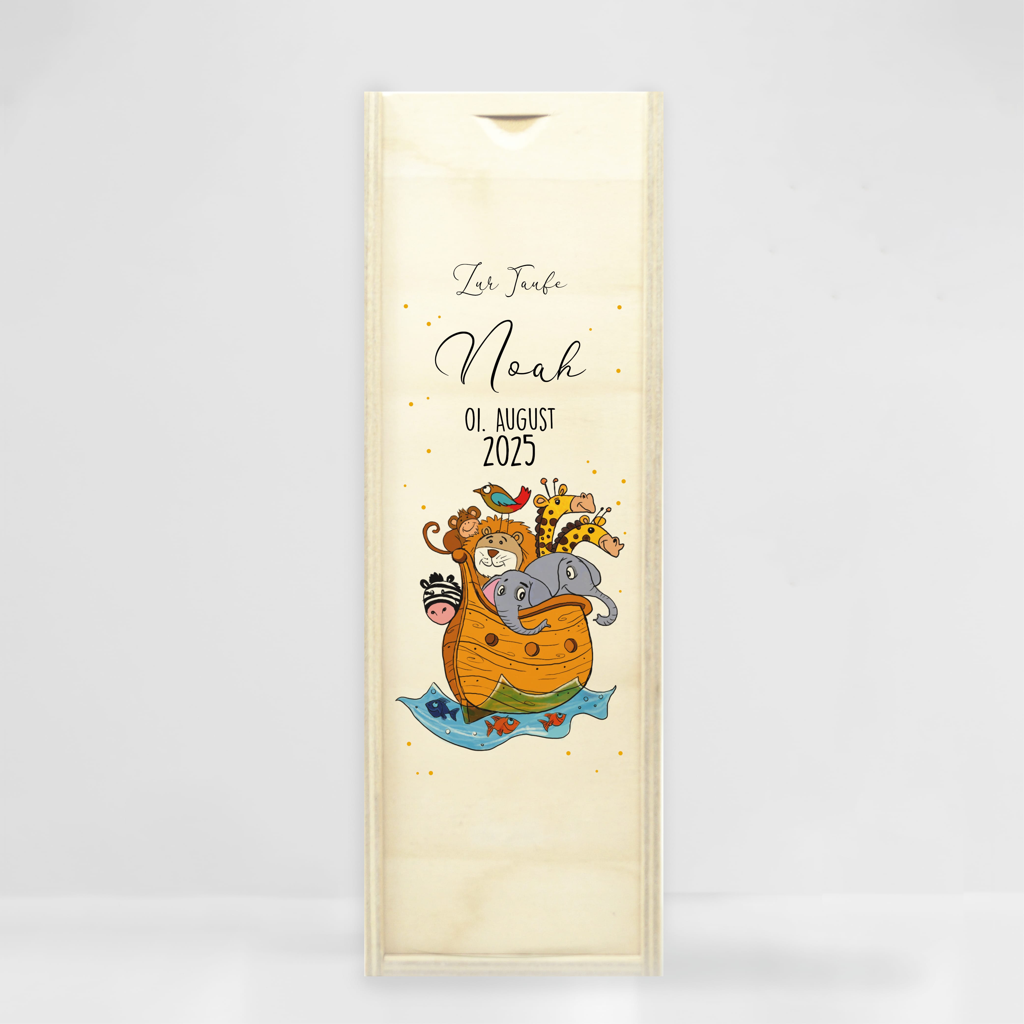 Auf dem Bild ist das Produkt: Taufkerze Arche Noah weiße Kerze zur Taufe oder Geburt Boot Tiere Taufspruch mit Wunschname & Datum zum Preis von €6.40 abgebildet.