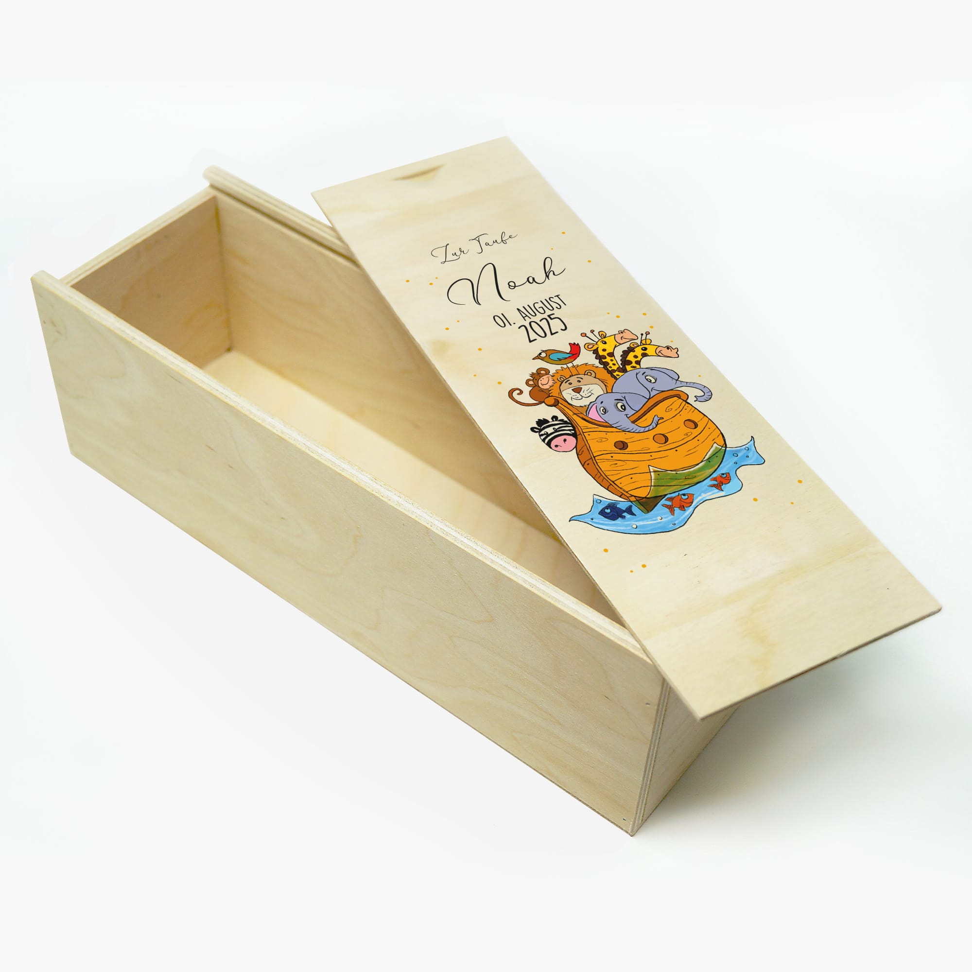 Auf dem Bild ist das Produkt: Taufkerze Arche Noah weiße Kerze zur Taufe oder Geburt Boot Tiere Taufspruch mit Wunschname & Datum zum Preis von €6.40 abgebildet.