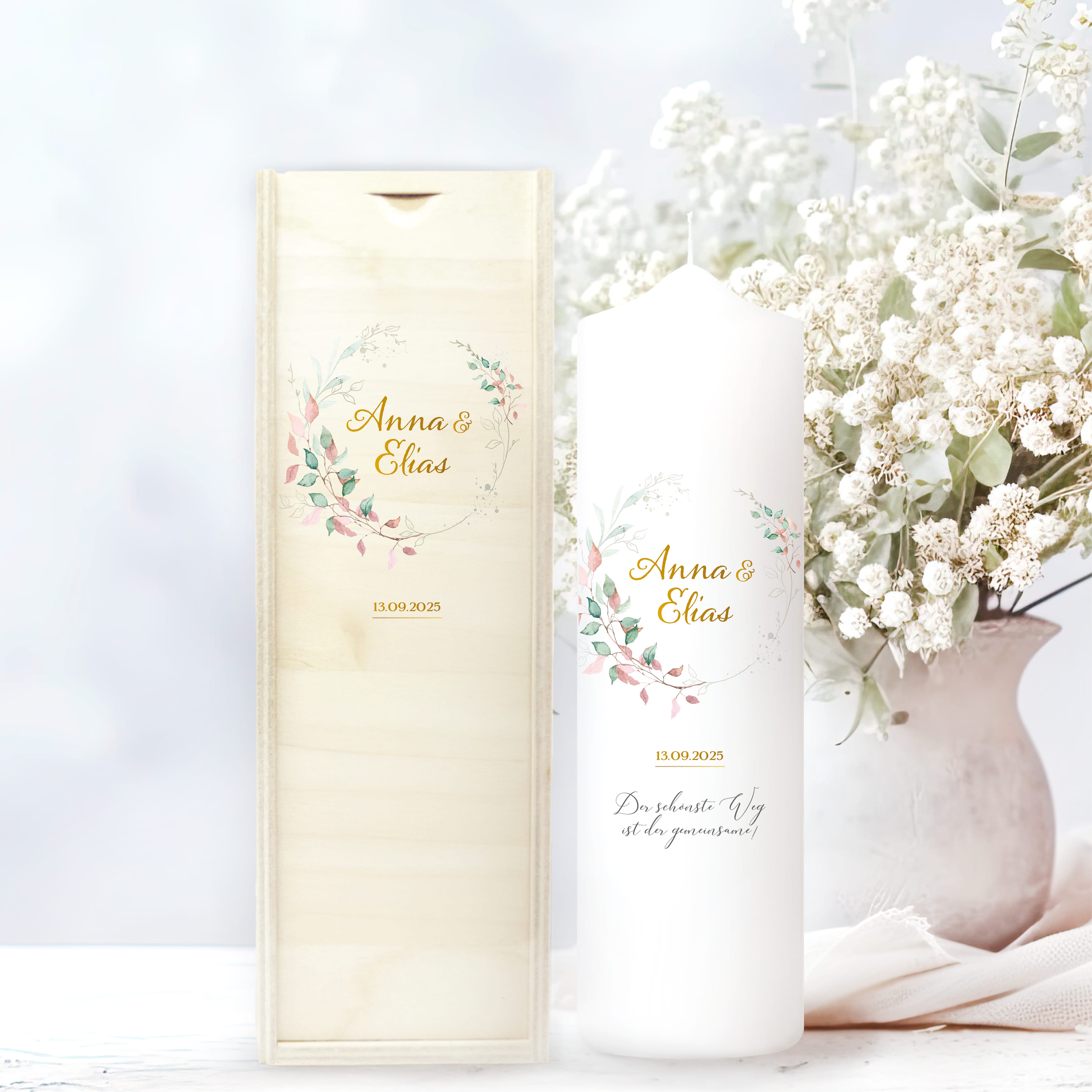 Hochzeitskerze Hochzeitstag verziert mit Rahmen aus grünen Blättern personalisiertes Geschenk Kerze Hochzeit Jubiläum