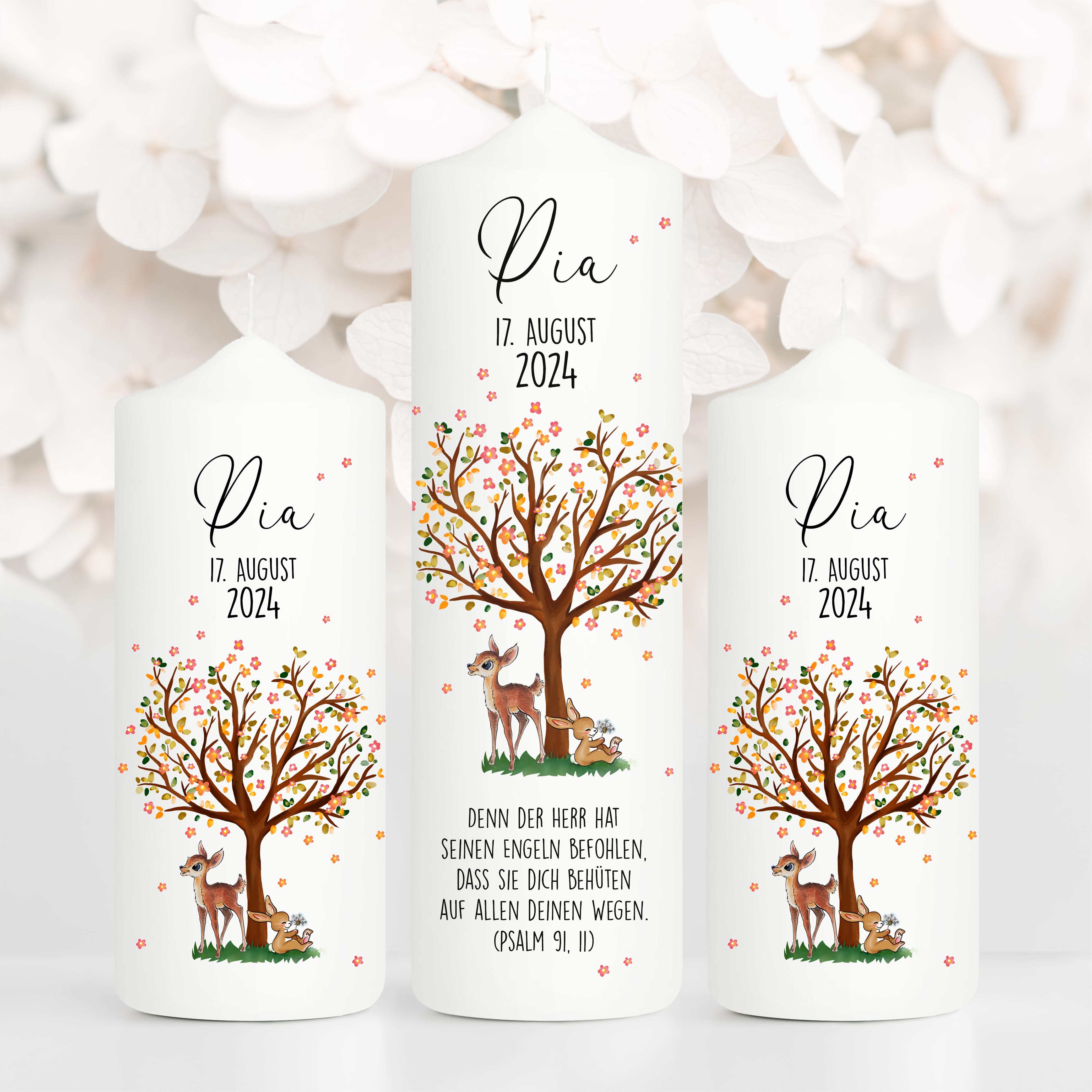 Auf dem Bild ist das Produkt: Taufkerze Lebensbaum Reh Hase Kerze zur Taufe Baum Taufspruch individualisierbar zum Preis von €6.40 abgebildet.