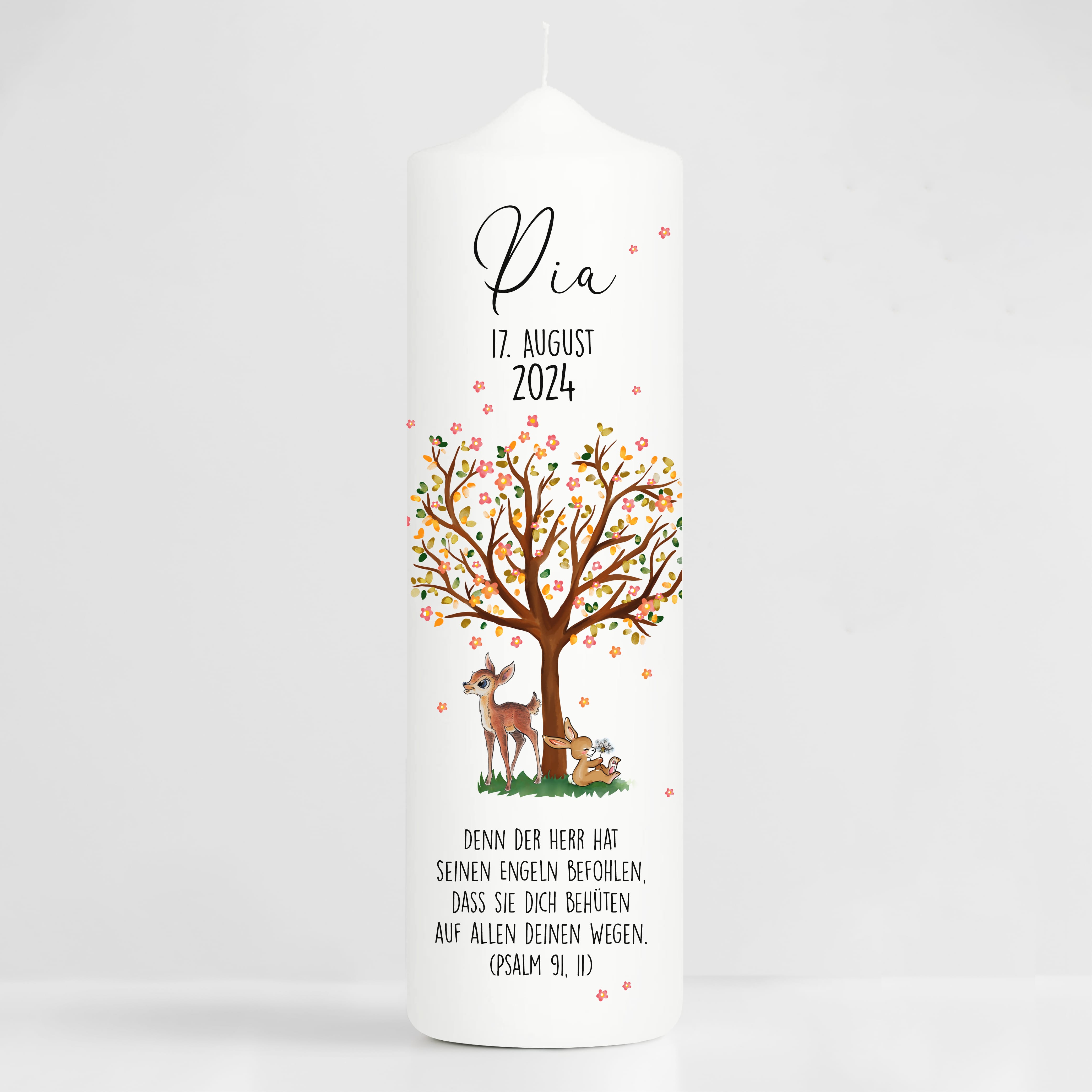 Auf dem Bild ist das Produkt: Taufkerze Lebensbaum Reh Hase Kerze zur Taufe Baum Taufspruch individualisierbar zum Preis von €6.40 abgebildet.