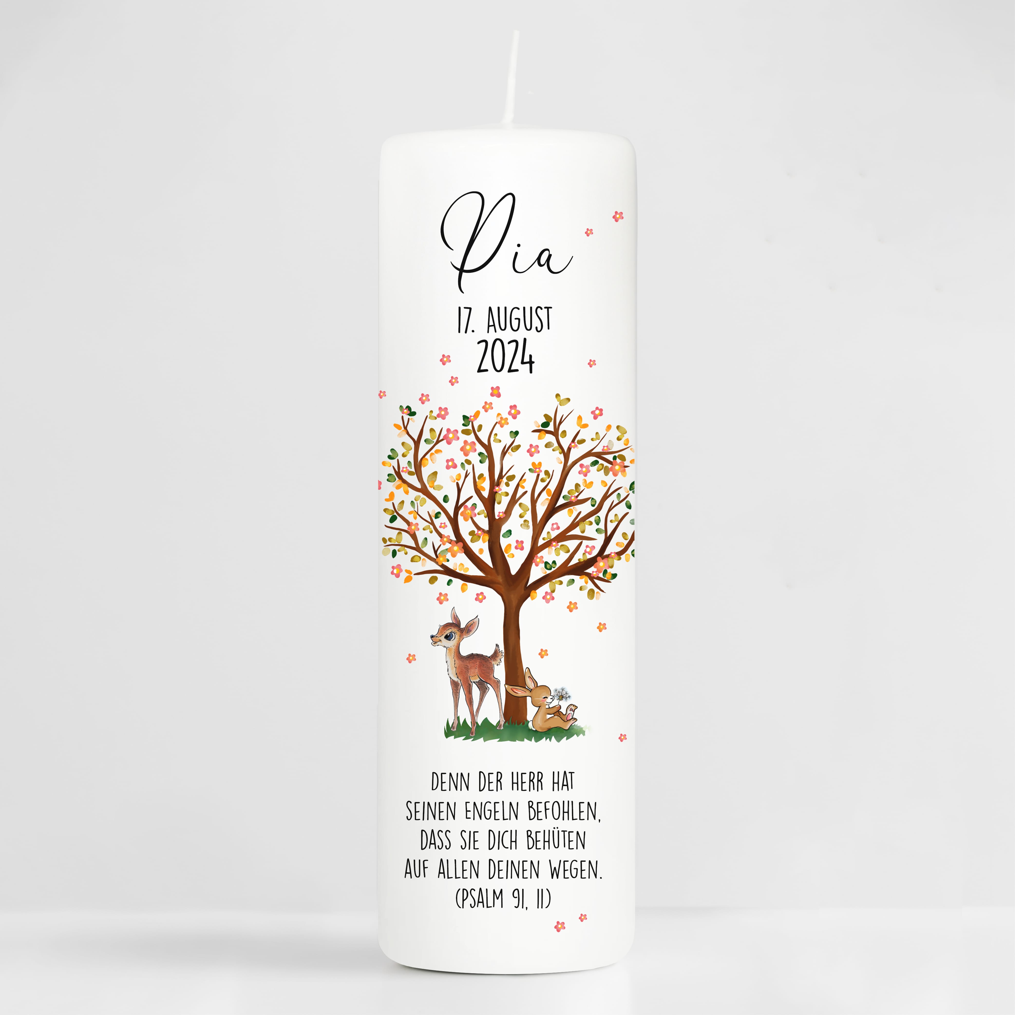 Auf dem Bild ist das Produkt: Taufkerze Lebensbaum Reh Hase Kerze zur Taufe Baum Taufspruch individualisierbar zum Preis von €6.40 abgebildet.