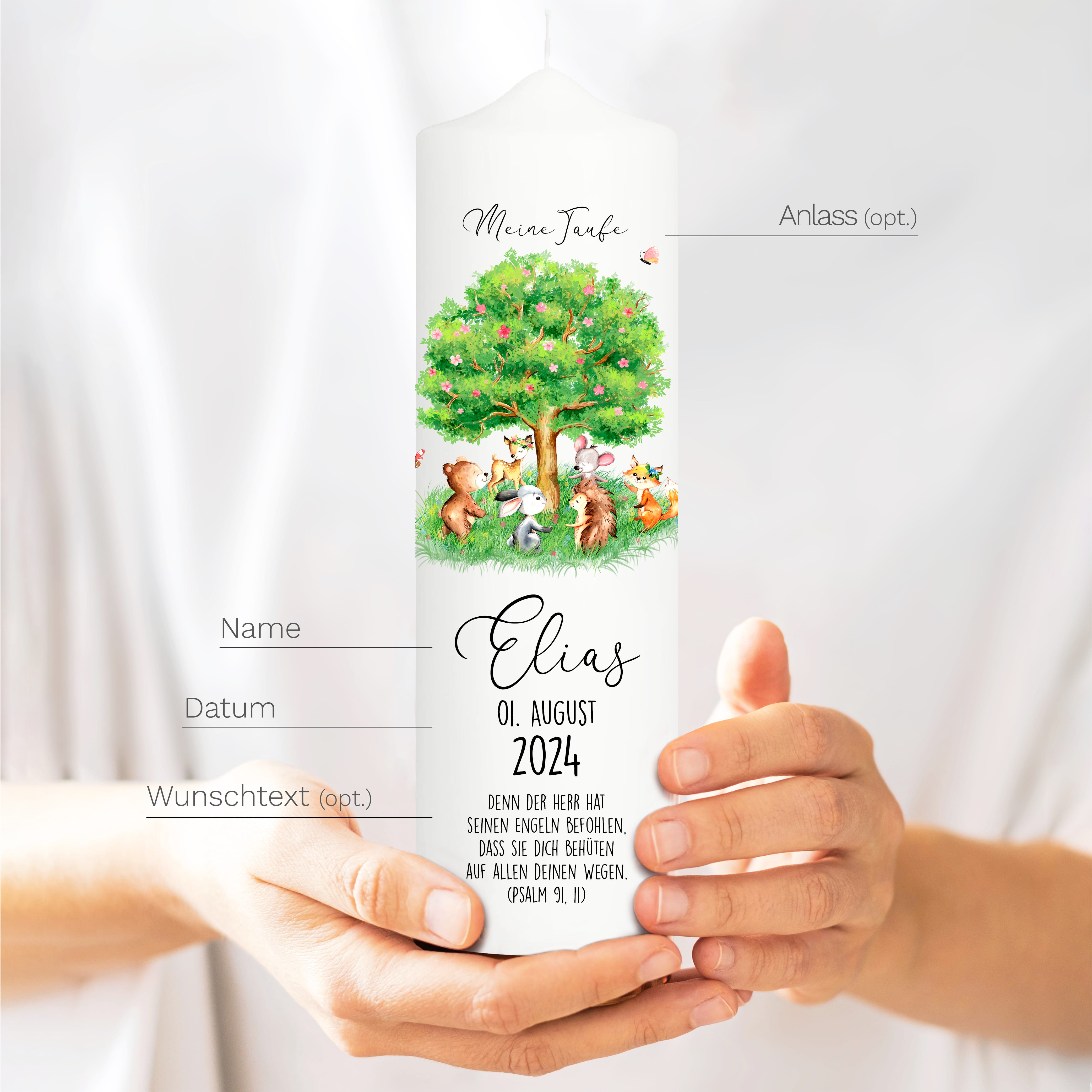 Auf dem Bild ist das Produkt: Taufkerze Lebensbaum Waldtiere Kerze zur Taufe Baum mit Tieren Taufspruch individualisierbar zum Preis von €6.40 abgebildet.