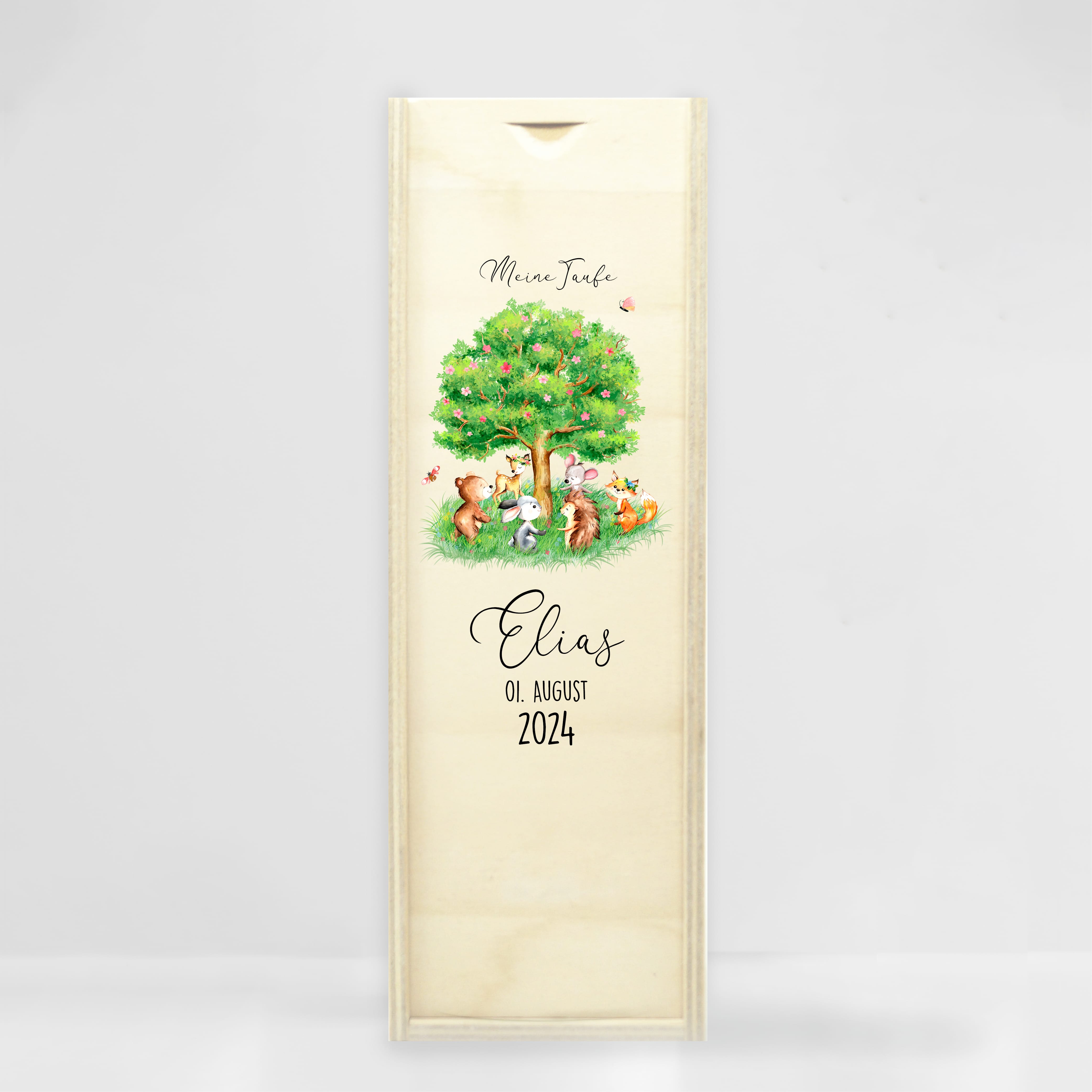 Auf dem Bild ist das Produkt: Taufkerze Lebensbaum Waldtiere Kerze zur Taufe Baum mit Tieren Taufspruch individualisierbar zum Preis von €6.40 abgebildet.